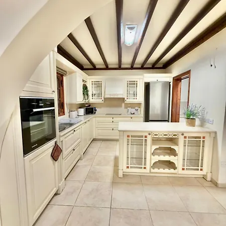 Villa Encanto - Private Heated Swimming Pool For Winter Months 5bedroom Voroklini